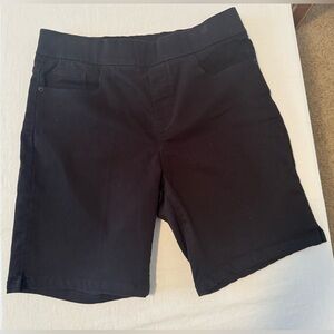 DKNY Women's black Bermuda Shorts stretch pull on